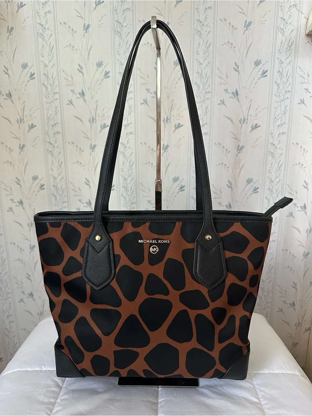 Michael Kors Giraffe Print Tote - Picture 3 of 16